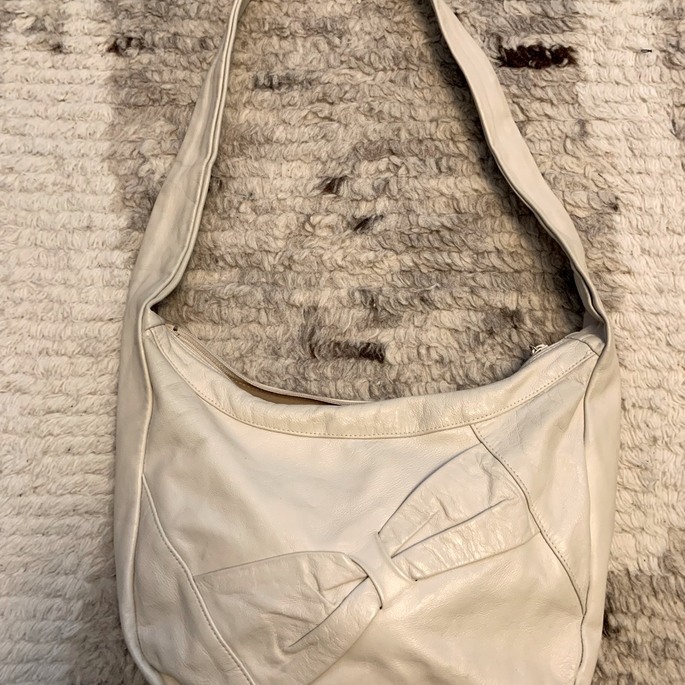 Elegant Cream Leather Shoulder Bag